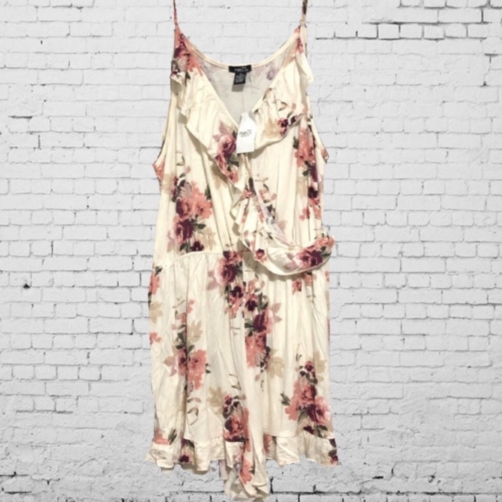 NWT Rue 21 | Cream/Pink Floral Romper | XL